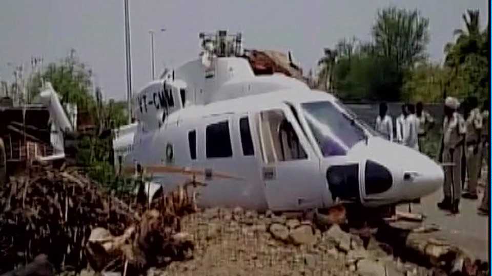 मुख्यमंत्र्यांच्या हेलिकॉप्टरला अपघात; मुख्यमंत्री बचावले