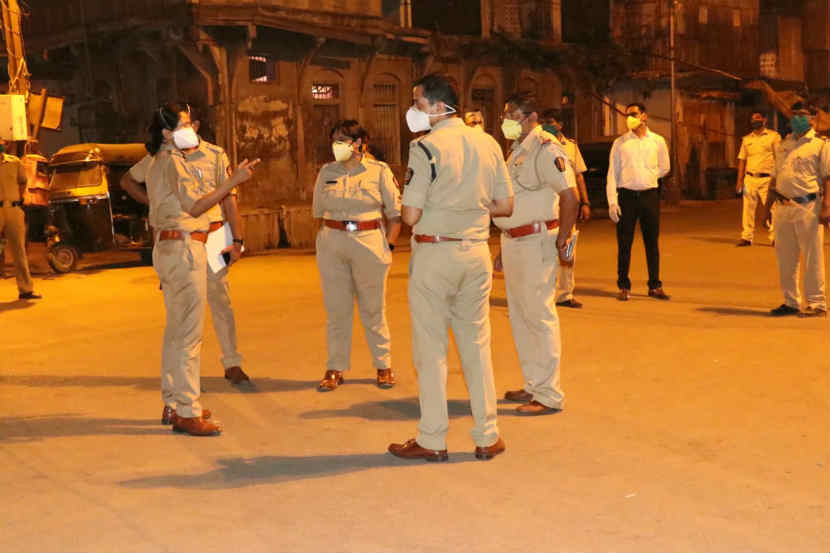 Strict night curfew in Mumbai from 11 pm tonight to 6 am tomorrow - Mumbai Police