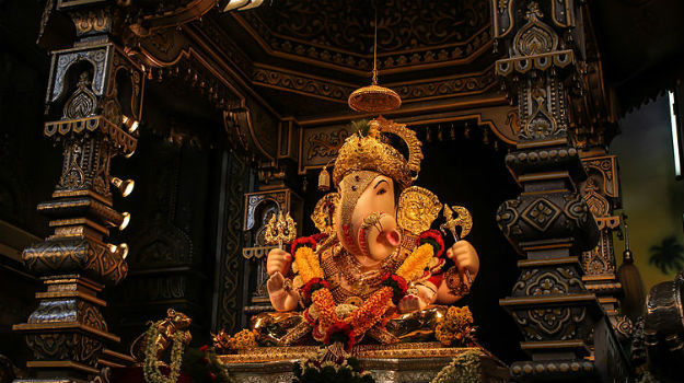 There is no darshan of Bappa on the day of Angarki; Dagdusheth Halwai temple closed, new rules in Siddhivinayak temple