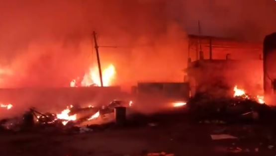 A huge fire broke out at Bhangar Godown in Gujarat in the morning