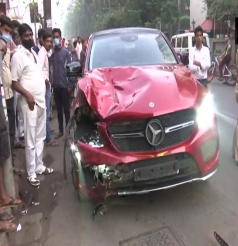 Delivery boy killed in Mercedes collision in Oshiwara area of Mumbai