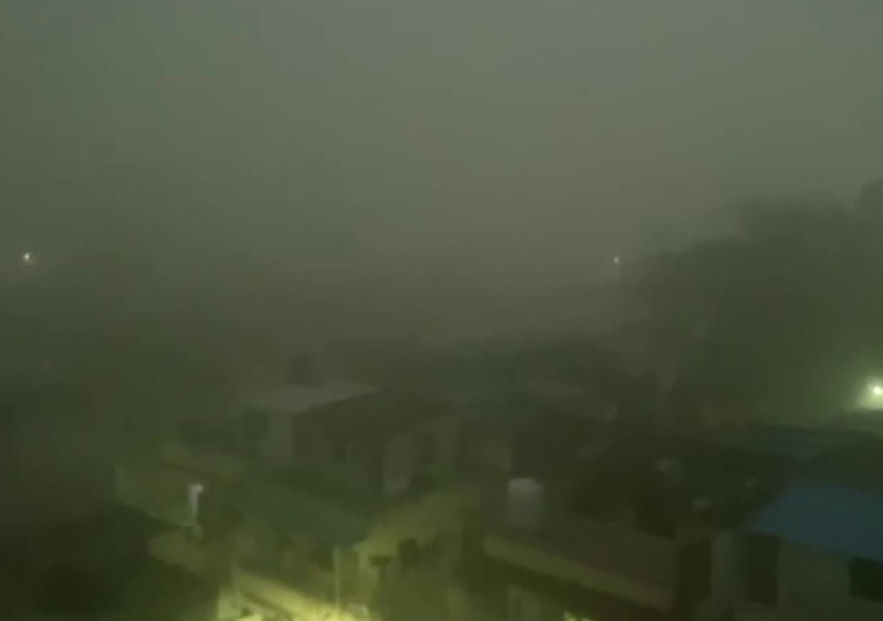 A sheet of thick fog spread in Nashik city