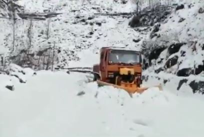 Snow removal work begins at Loran Road in Poonch, Jammu and Kashmir