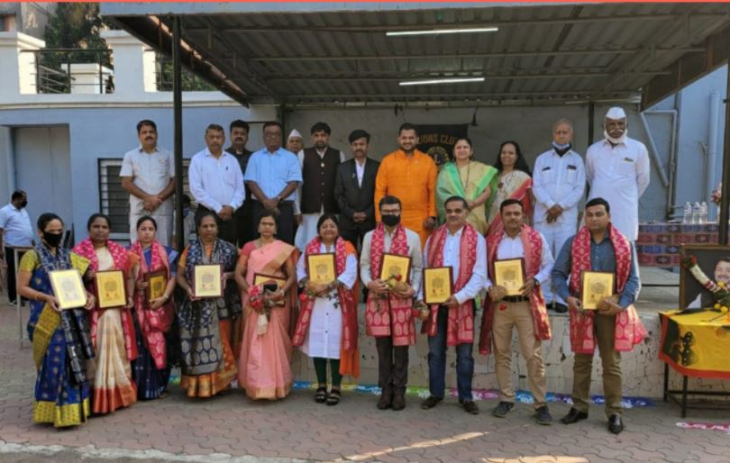 Late Narayanrao Chondhe Educational Institution and Late Gyanoba Chondhe Pratishthan felicitate Corona Warriors on the occasion of Republic Day