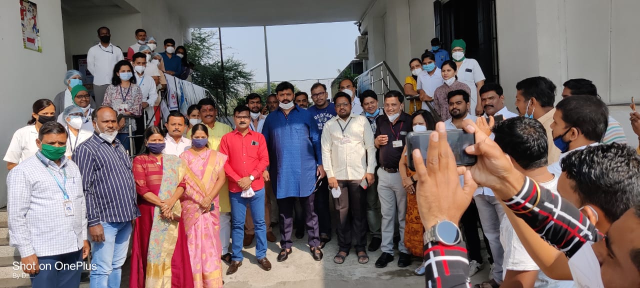 Corona vaccine given to health workers in Bhosari; Presence of MLA Mahesh Landage