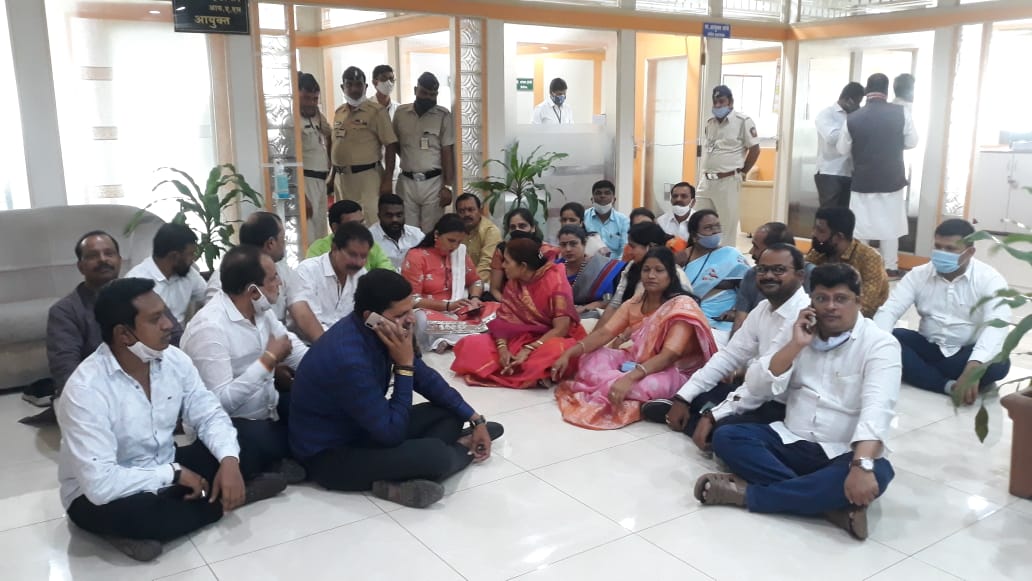 PCMC BJP corporator strike at PCMC Commissioner office for cancelation of PMAY lucky draw