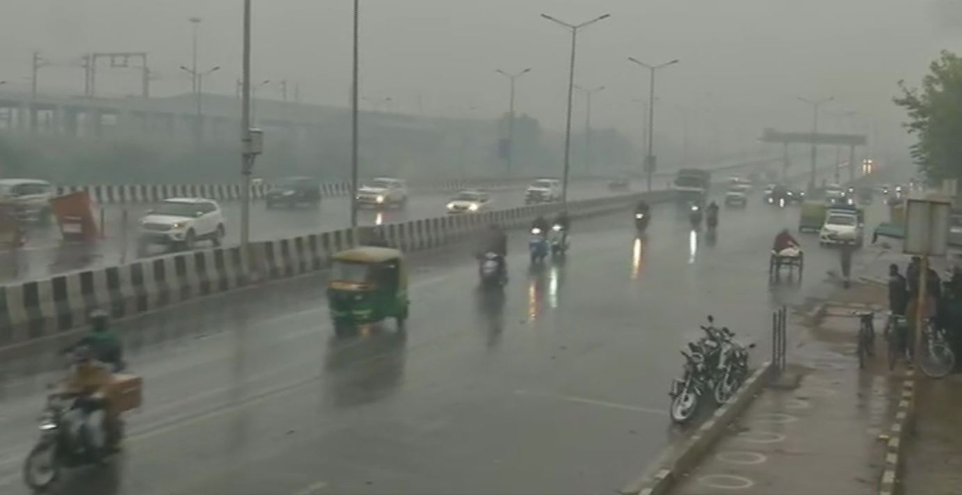 #RainAlert: Light showers in some parts of Delhi