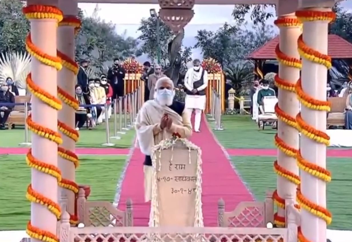 PM Modi pays homage to Mahatma Gandhi in New Delhi