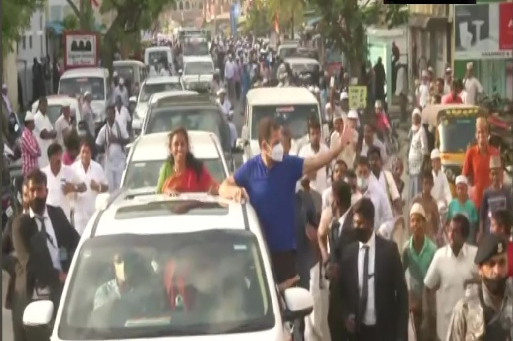 Congress leader Rahul Gandhi held a Dindigul road show in Tamil Nadu today