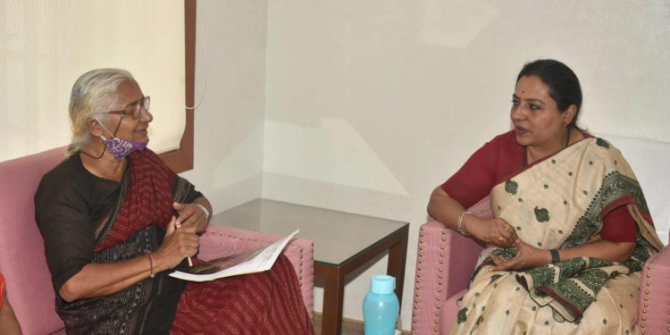Medha Patkar met Yashomati Thakur on women's issues
