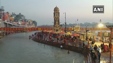 On the occasion of Vasant Panchami, devotees bathe in Har Ki Puri Ghat in Haridwar