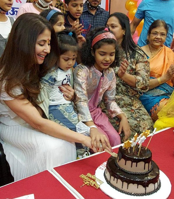 Bollywood actress and Shiv Sena leader Urmila Matondkar celebrated her birthday like this