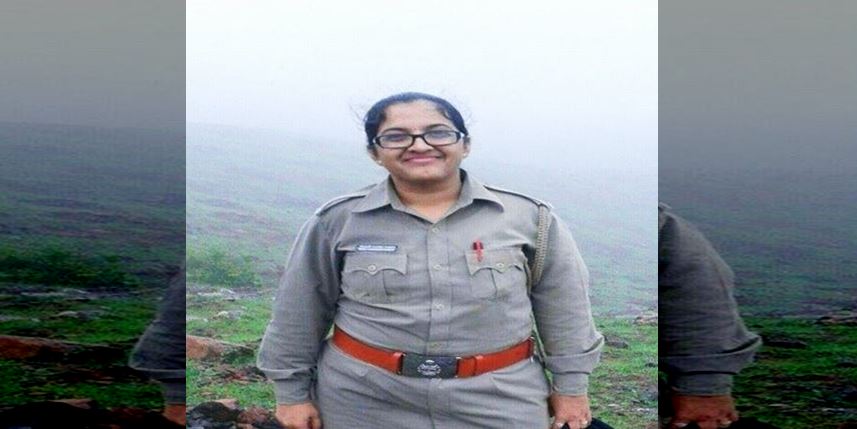 Govt slaps officer for harassing Deepali Chavan
