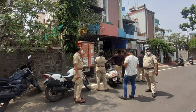 Police raid on 'Vipul' bungalow in Marketyard area; Prominent non-political person found gambling