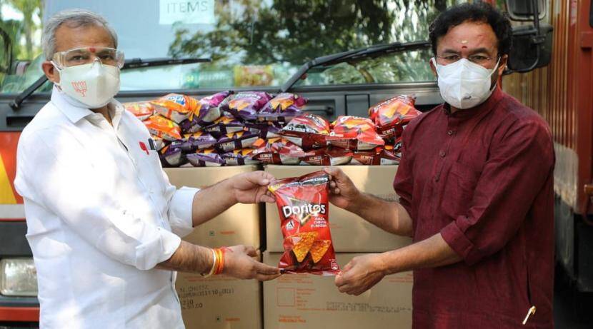 Union ministers found packets of chips for Corona warriors