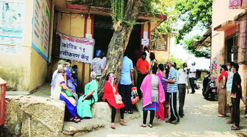 # Covid-19: Crowds at vaccination centers in Mira Bhayandar