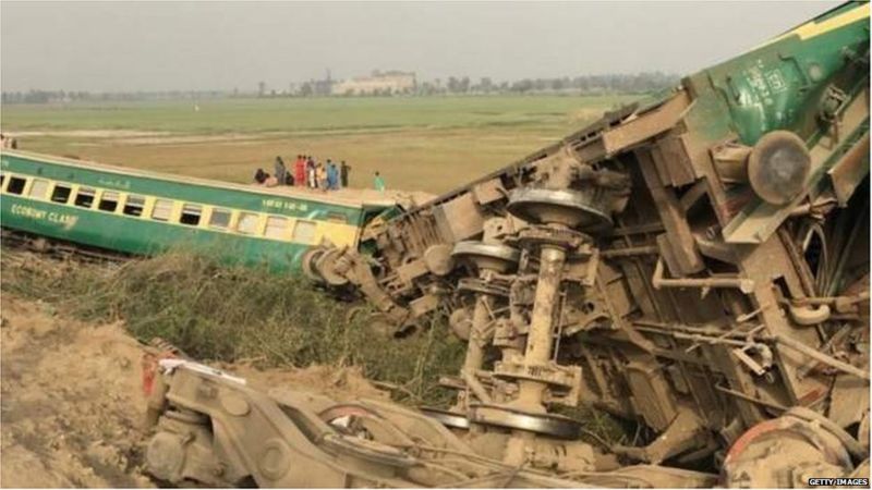 Two express collisions in Pakistan; 30 killed