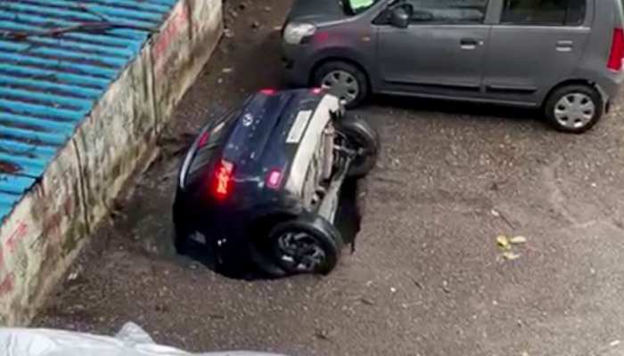 The car that sank in the well in Ghatkopar was finally pulled out after 12 hours