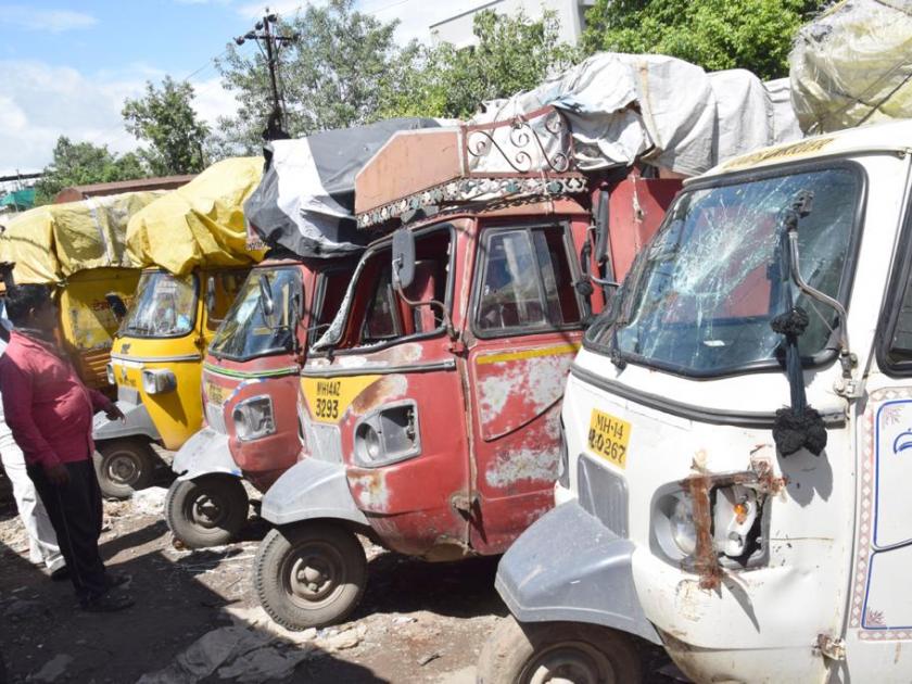 Security guards vandalize 13 rickshaws; Types in Wakad