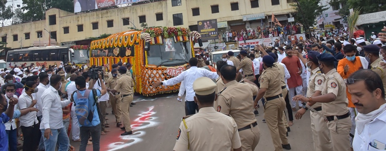 Mauli's Chal Paduka ceremony on the way to Pandharpur in Harinam Gajrat