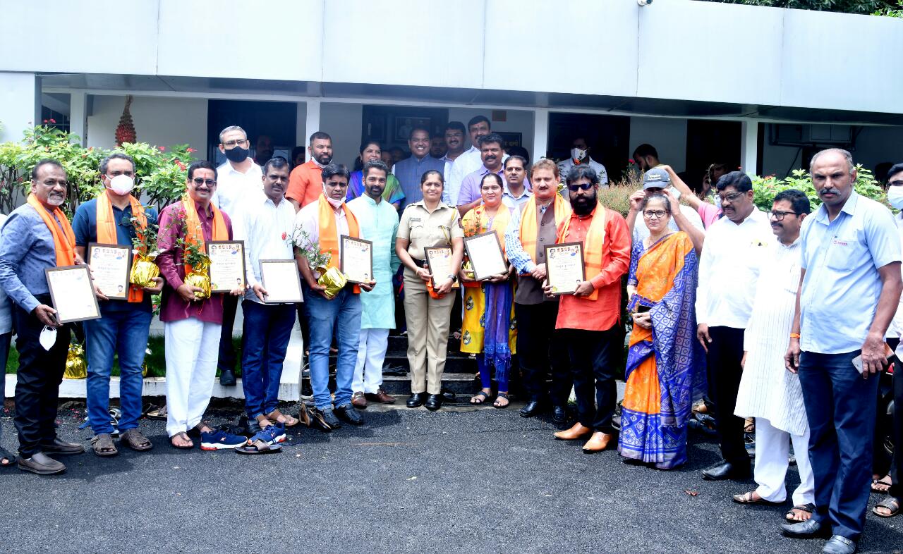 Corona Warriors honored with 'Angel' award on the occasion of Chief Minister Uddhav Thackeray's birthday