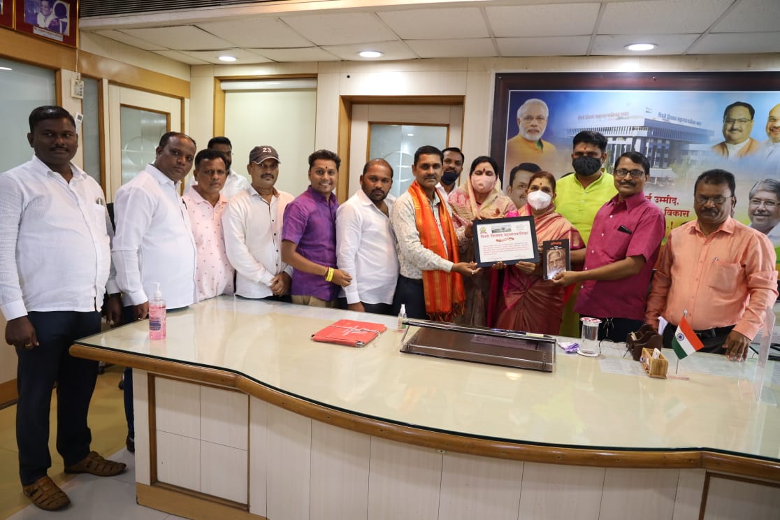 Dighi Vikas Manch's social work is honored by the Municipal Corporation
