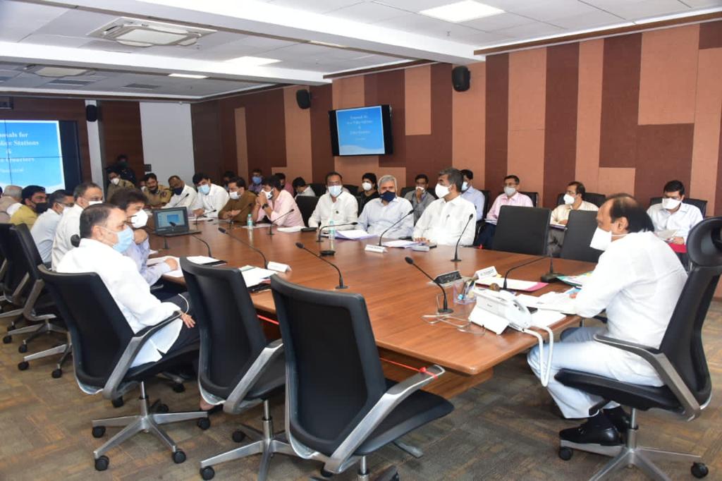 Deputy CM reviews construction of police stations and staff colonies in Pune, Pimpri-Chinchwad and other districts