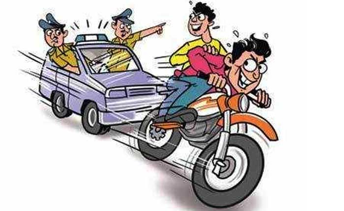 While chasing the Pulsar bike, the police chased and caught him red-handed