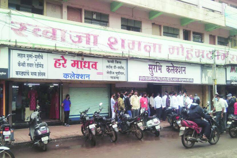 Attempt to open shops in Mirzapur