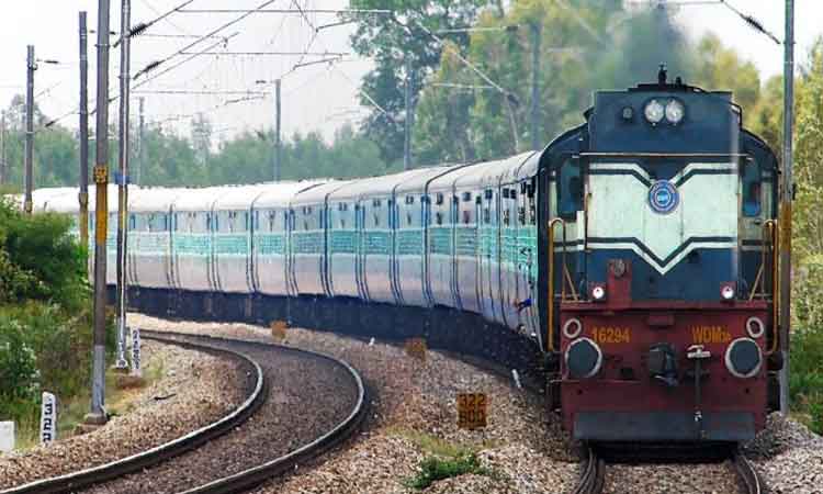 Solapur-Pune-Solapur Hutatma Express canceled till 31st August