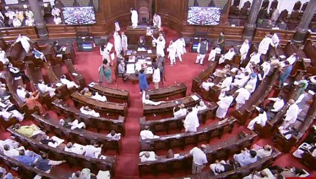 Riots in Parliament: Opposition in the Lok Sabha tore up documents and threw them away