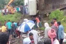 Horrific accident on Samrudhi Highway; 13 laborers killed, 3 seriously injured