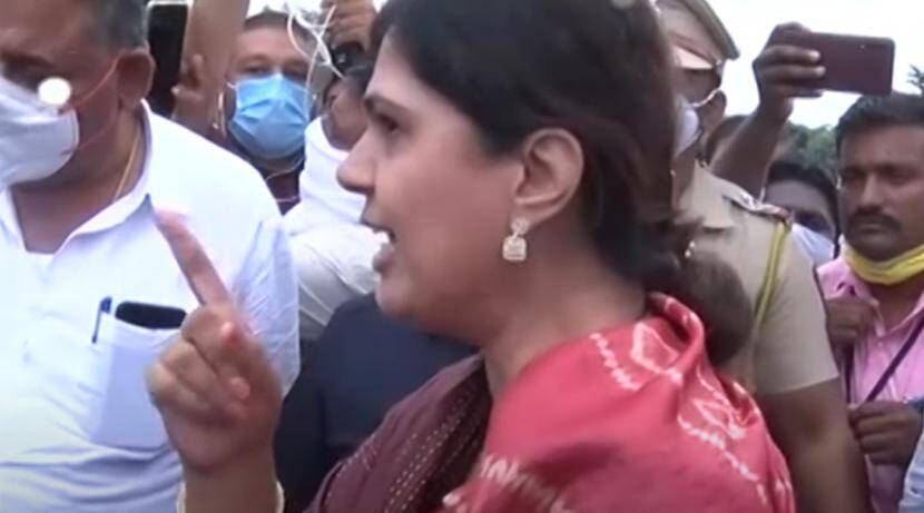 Are you stupid What kind of embers do you announce ?; Pankaja Munde got angry at the activists