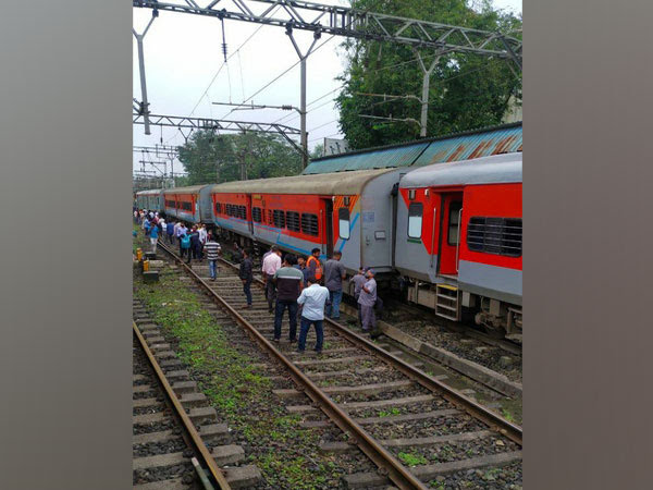Two coaches of Indore-Daund Express derailed near Lonavla railway station!