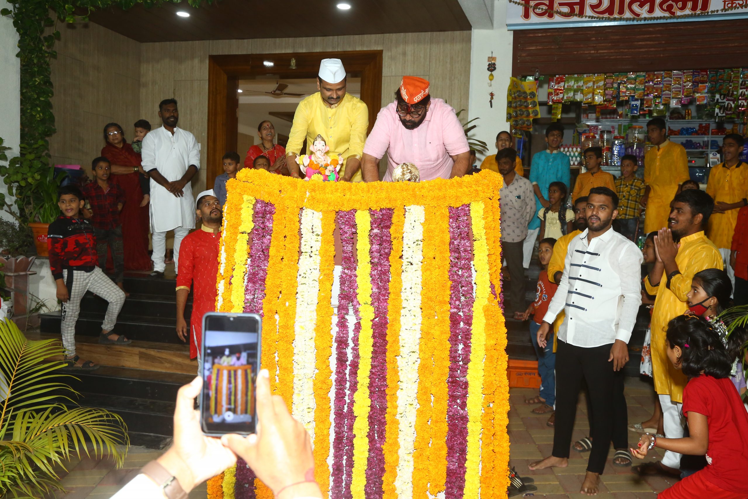 Sashrunayan bids farewell to 36-year-old Ganesh idol of Pathare Talim Mandal