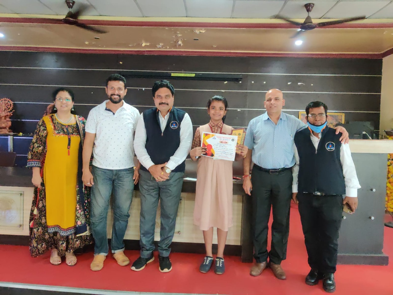 Disha Pawar first in oratory competition