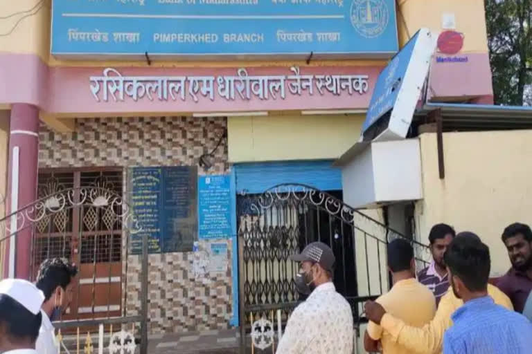 10 squads of police deployed to nab bank robbers in Pune