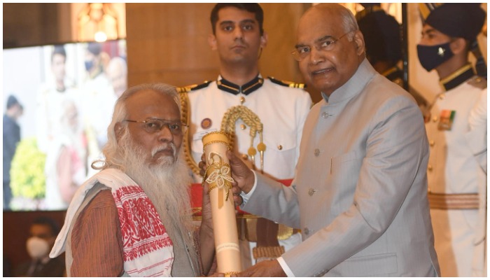 Awarding 'Padma Shri' to social activist Girish Prabhune