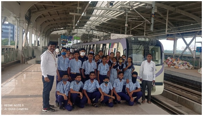 On the occasion of Children's Day, the students took a journey on the Metro