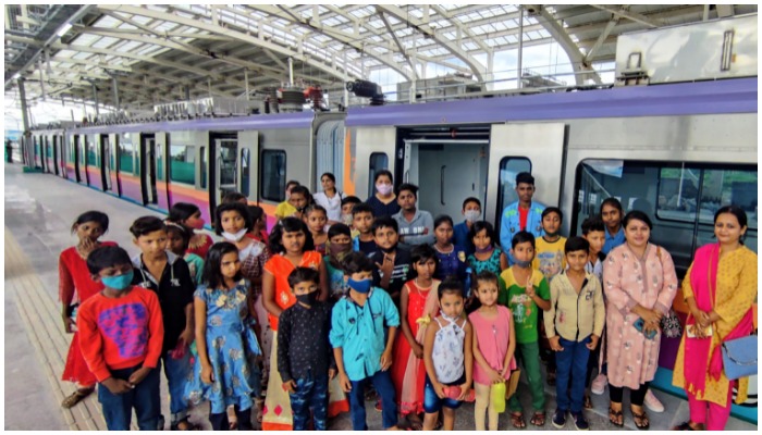 Visit by school children at Kasarwadi metro station