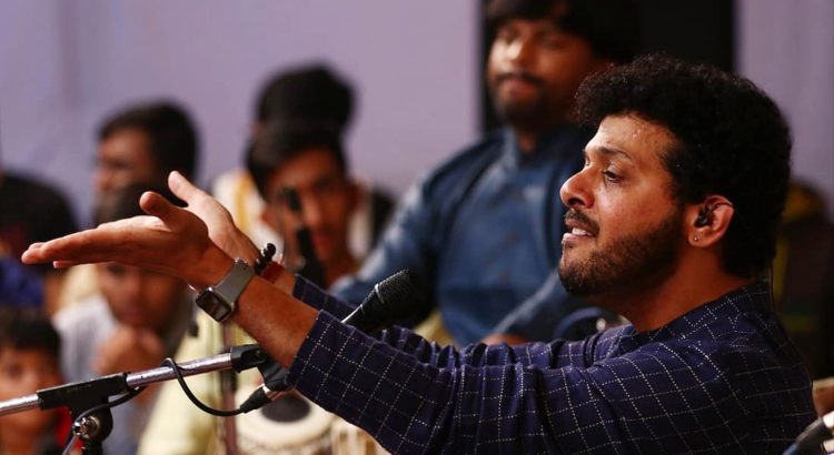 Morya devotees are mesmerized by the melodious singing of National Award winner Mahesh Kale