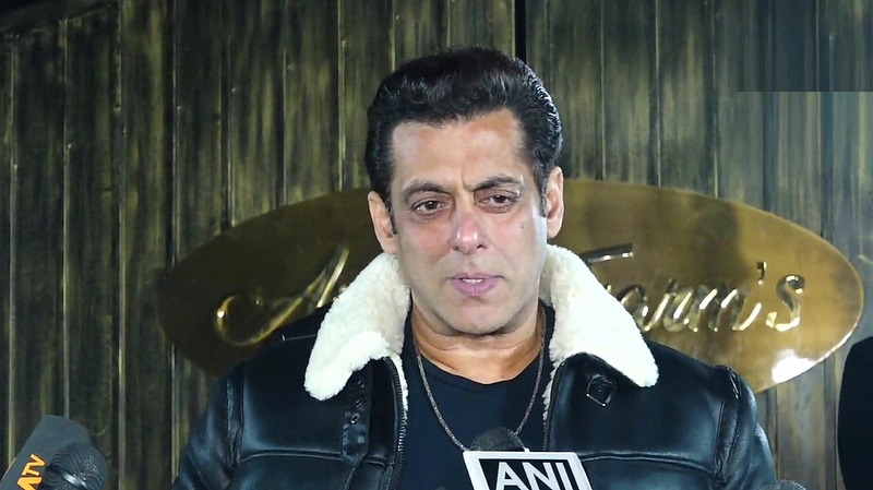 Bollywood actor Salman Khan; 3 times snake bite, 6 hours in hospital
