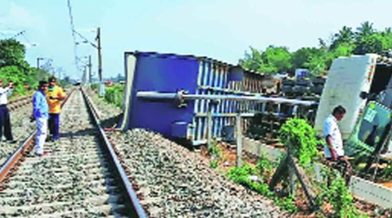 Ahmedabad to Mumbai double decker accident averted