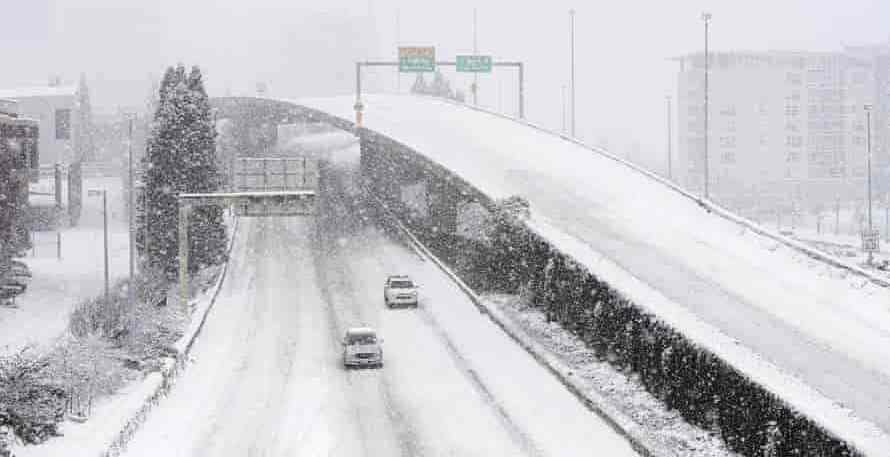 Blizzard hits Washington; Public life disrupted, traffic jams