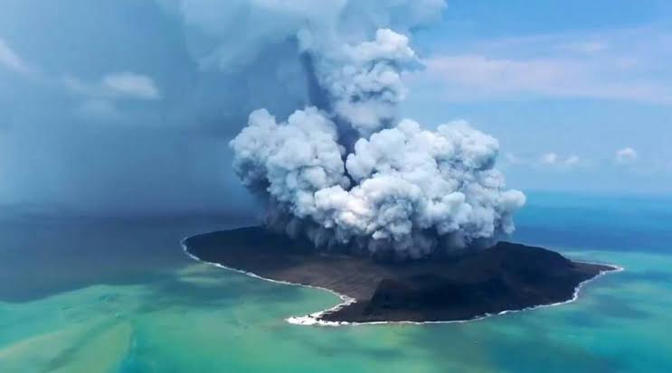 Volcanic eruptions in the seas of Tonga; US issues alert to Australia