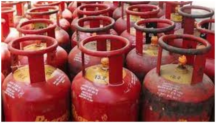 New Year Gift! Commercial gas cylinder cheaper by Rs 100!