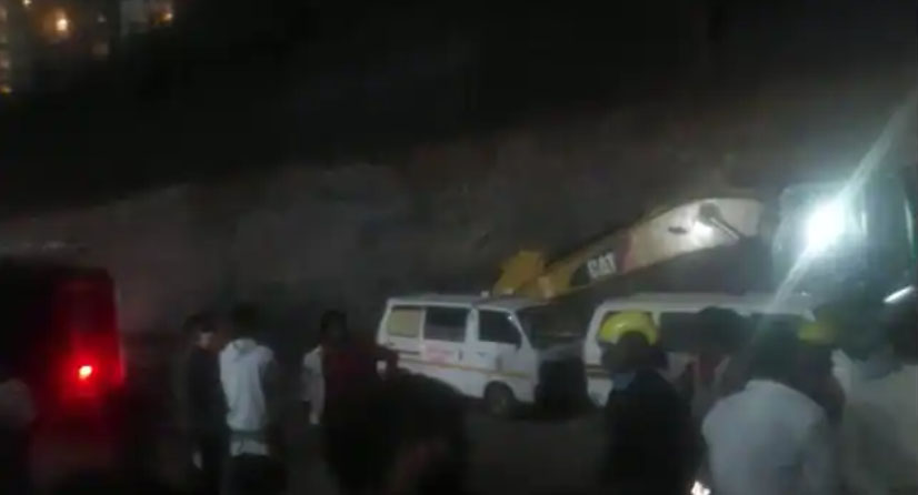 Building collapses in Yerawada area; Five killed
