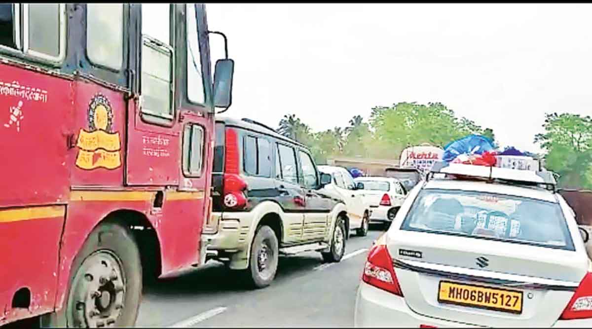 मुंबई-गोवा महामार्गावर कोंडी; कोलाड ते माणगावपर्यंत वाहनांच्या लांबलचक रांगा