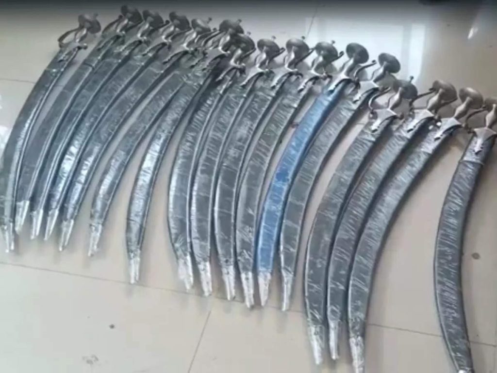 25 swords seized in Nanded, one arrested