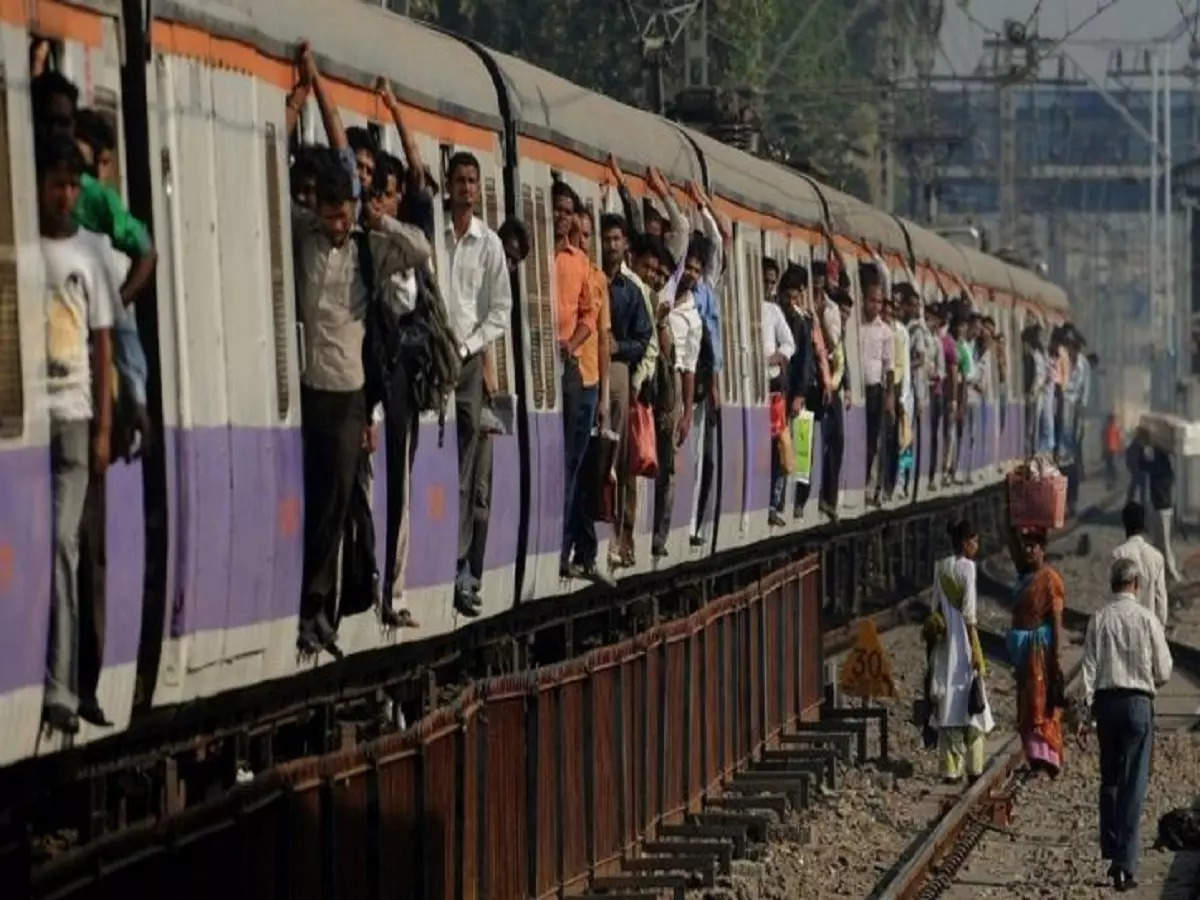 #v MumbaiLocal: Compensation for a person who falls from a crowded local; Relief after 11 years